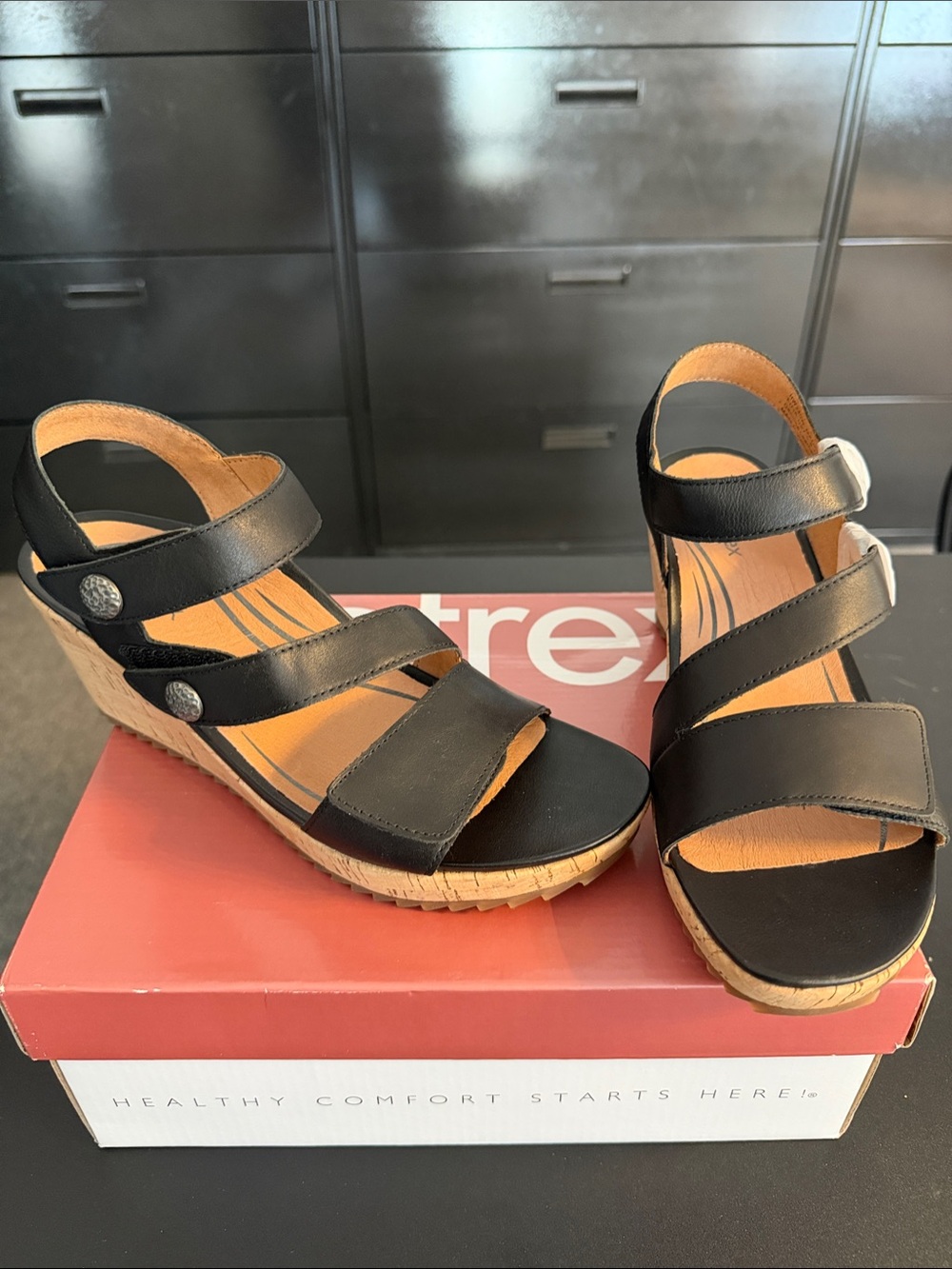 Aetrex Black Leather Triple-Strap Sandals for Women Madelyn Sz 7.5-8 Retail $150